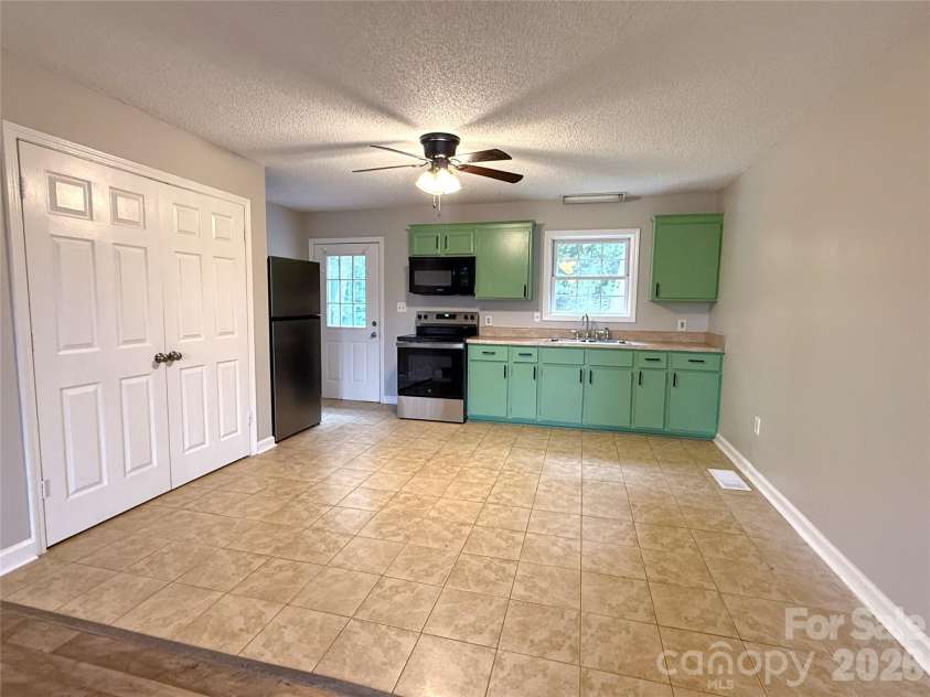 409 Skyline Drive, Salisbury, NC 28146.  MLS# CAR4433927, YatesRealty ID 56294. 
