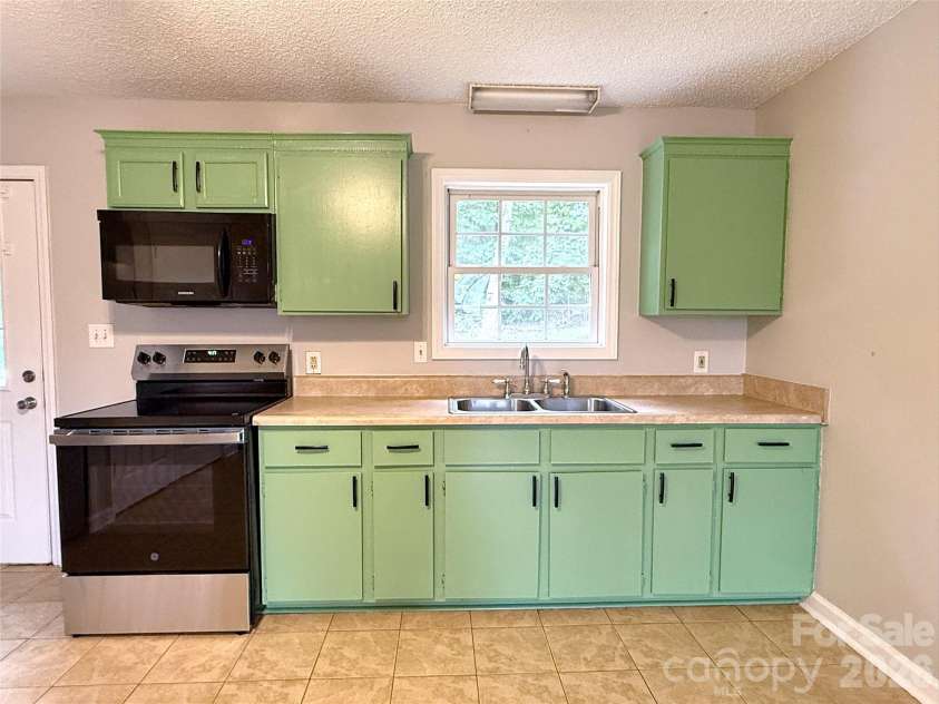 409 Skyline Drive, Salisbury, NC 28146.  MLS# CAR4433927, YatesRealty ID 56294. 