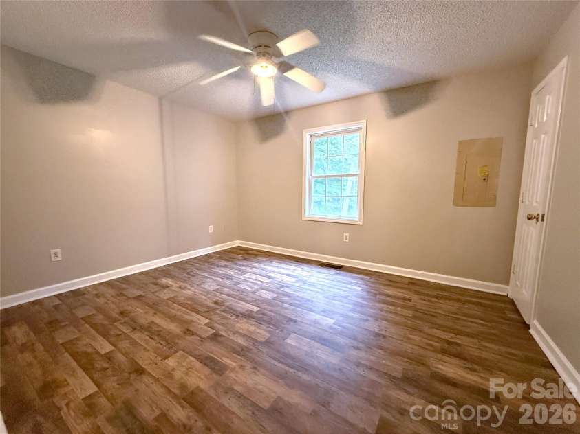 409 Skyline Drive, Salisbury, NC 28146.  MLS# CAR4433927, YatesRealty ID 56294. 