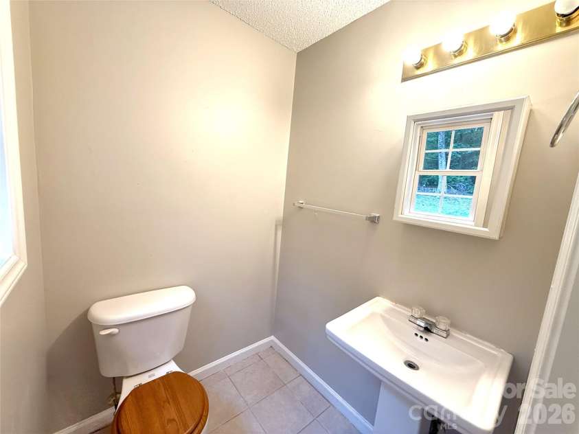 409 Skyline Drive, Salisbury, NC 28146.  MLS# CAR4433927, YatesRealty ID 56294. 