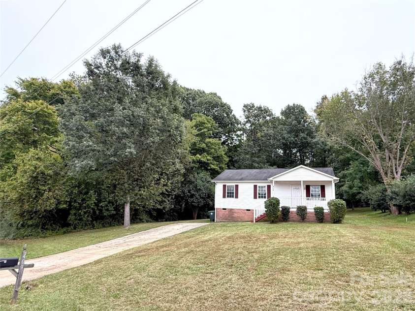 409 Skyline Drive, Salisbury, NC 28146.  MLS# CAR4433927, YatesRealty ID 56294. 