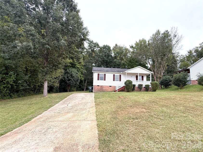 409 Skyline Drive, Salisbury, NC 28146.  MLS# CAR4433927, YatesRealty ID 56294. 