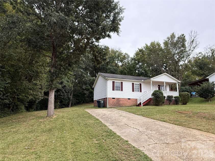 409 Skyline Drive, Salisbury, NC 28146.  MLS# CAR4433927, YatesRealty ID 56294. 