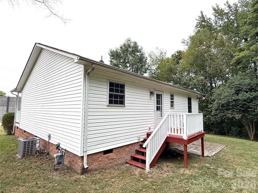 409 Skyline Drive, Salisbury, NC 28146.  MLS# CAR4433927, YatesRealty ID 56294. 
