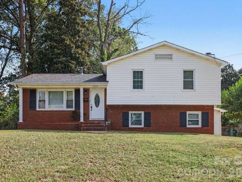 3108 Rosehill Drive, Charlotte, NC 28212.  MLS# CAR4432213, YatesRealty ID 56296. 