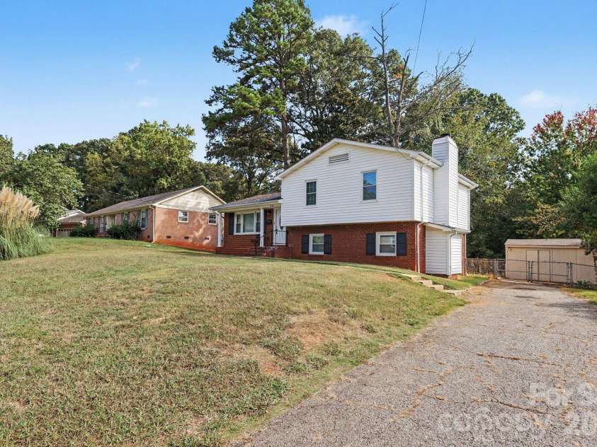 3108 Rosehill Drive, Charlotte, NC 28212.  MLS# CAR4432213, YatesRealty ID 56296. 