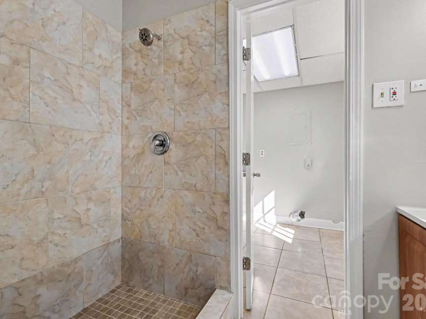 3108 Rosehill Drive, Charlotte, NC 28212.  MLS# CAR4432213, YatesRealty ID 56296. 