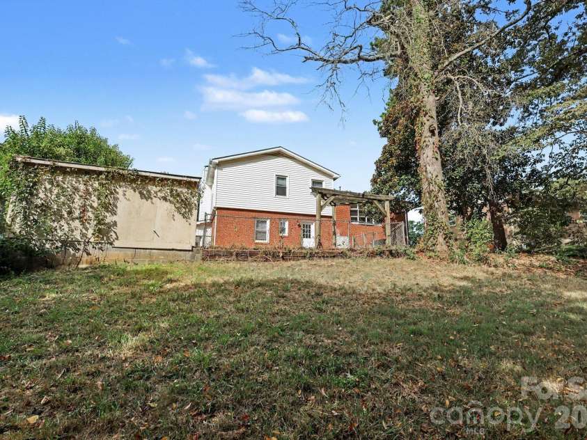 3108 Rosehill Drive, Charlotte, NC 28212.  MLS# CAR4432213, YatesRealty ID 56296. 