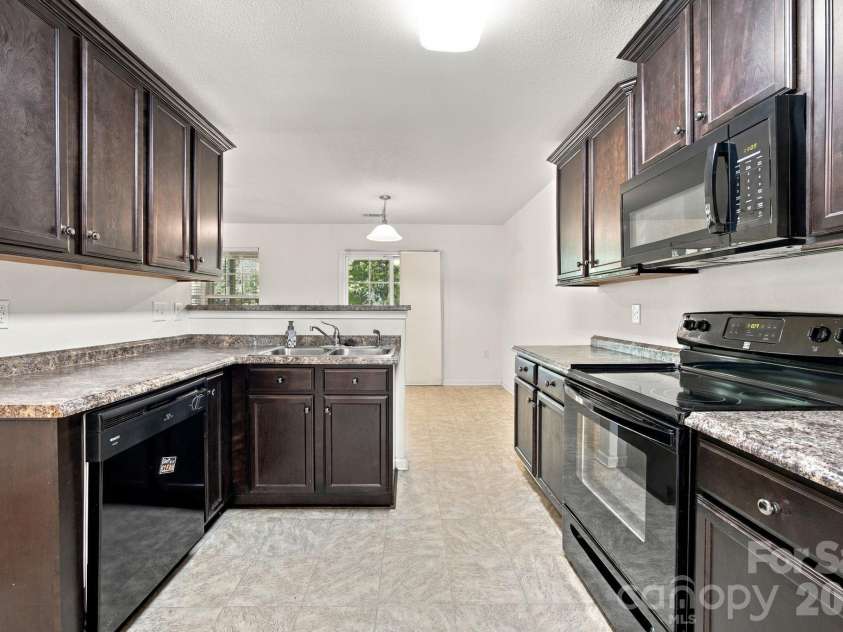 11604 Ragan Elizabeth Court, Charlotte, NC 28278.  MLS# CAR4431000, YatesRealty ID 56297. 