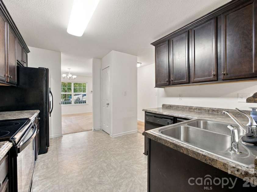 11604 Ragan Elizabeth Court, Charlotte, NC 28278.  MLS# CAR4431000, YatesRealty ID 56297. Kitchen looking into the flex space