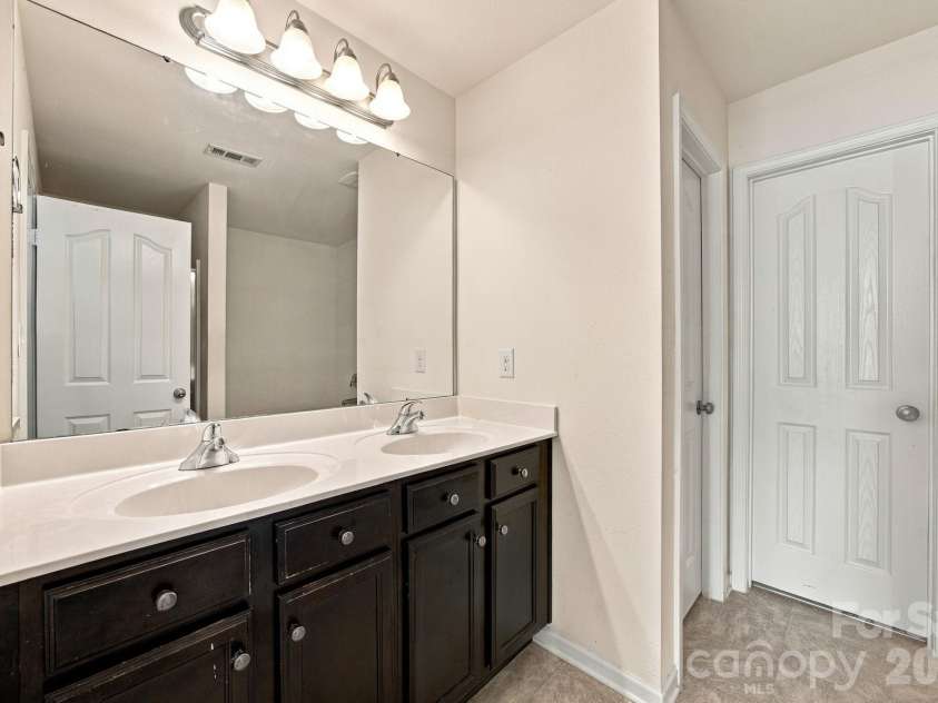 11604 Ragan Elizabeth Court, Charlotte, NC 28278.  MLS# CAR4431000, YatesRealty ID 56297. Primary Bath with double sinks