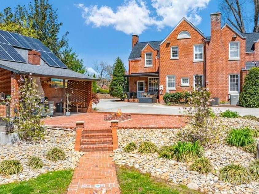 300 Morgan Street, Marion, NC 28752.  MLS# CAR4306863, YatesRealty ID 563. 