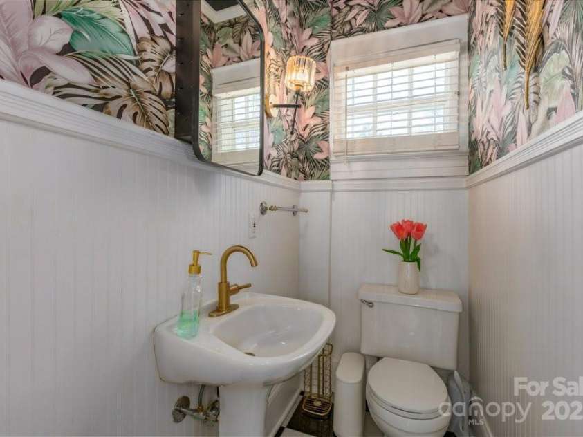 300 Morgan Street, Marion, NC 28752.  MLS# CAR4306863, YatesRealty ID 563. 