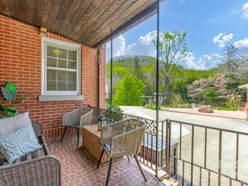 300 Morgan Street, Marion, NC 28752.  MLS# CAR4306863, YatesRealty ID 563. 