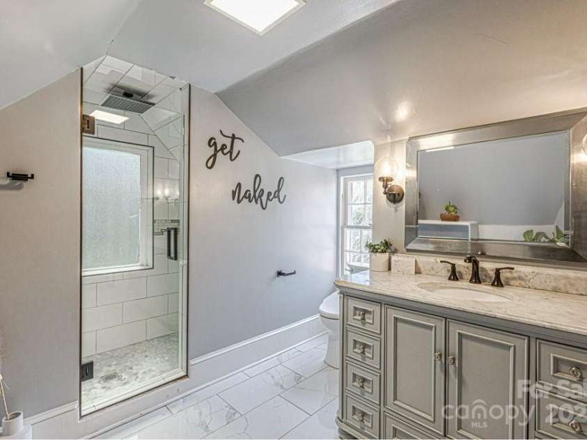 300 Morgan Street, Marion, NC 28752.  MLS# CAR4306863, YatesRealty ID 563. 