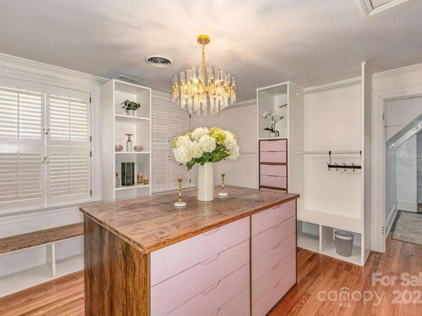 300 Morgan Street, Marion, NC 28752.  MLS# CAR4306863, YatesRealty ID 563. 