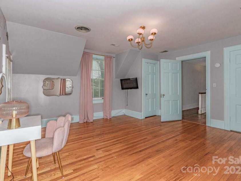 300 Morgan Street, Marion, NC 28752.  MLS# CAR4306863, YatesRealty ID 563. 