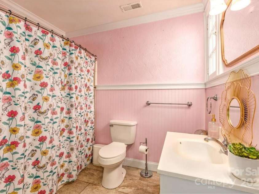 300 Morgan Street, Marion, NC 28752.  MLS# CAR4306863, YatesRealty ID 563. 