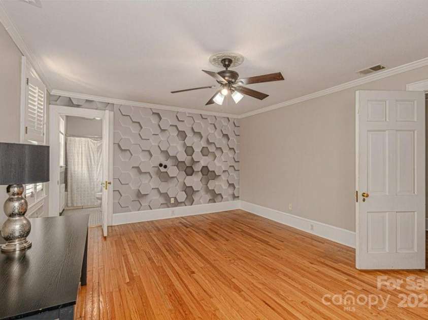 300 Morgan Street, Marion, NC 28752.  MLS# CAR4306863, YatesRealty ID 563. 