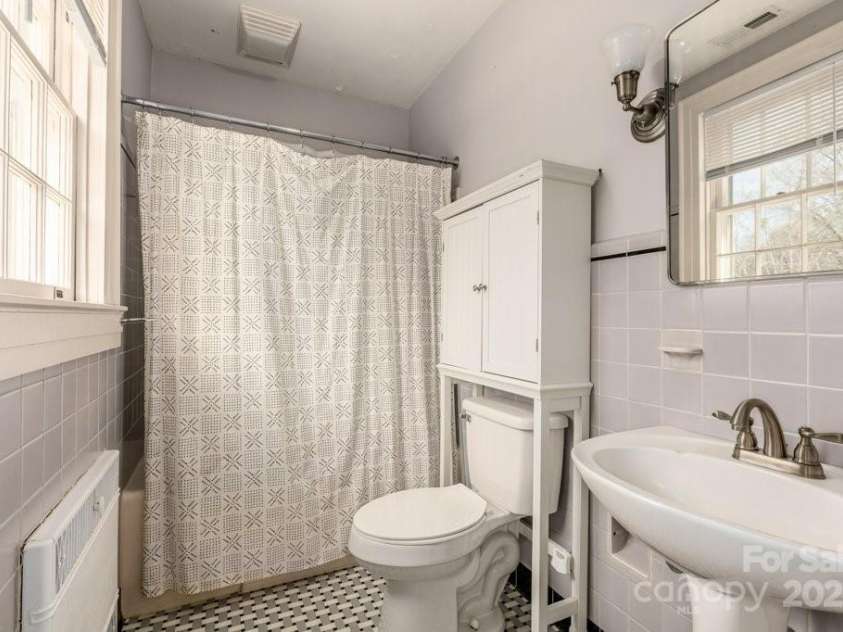 300 Morgan Street, Marion, NC 28752.  MLS# CAR4306863, YatesRealty ID 563. 