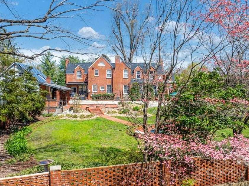 300 Morgan Street, Marion, NC 28752.  MLS# CAR4306863, YatesRealty ID 563. 