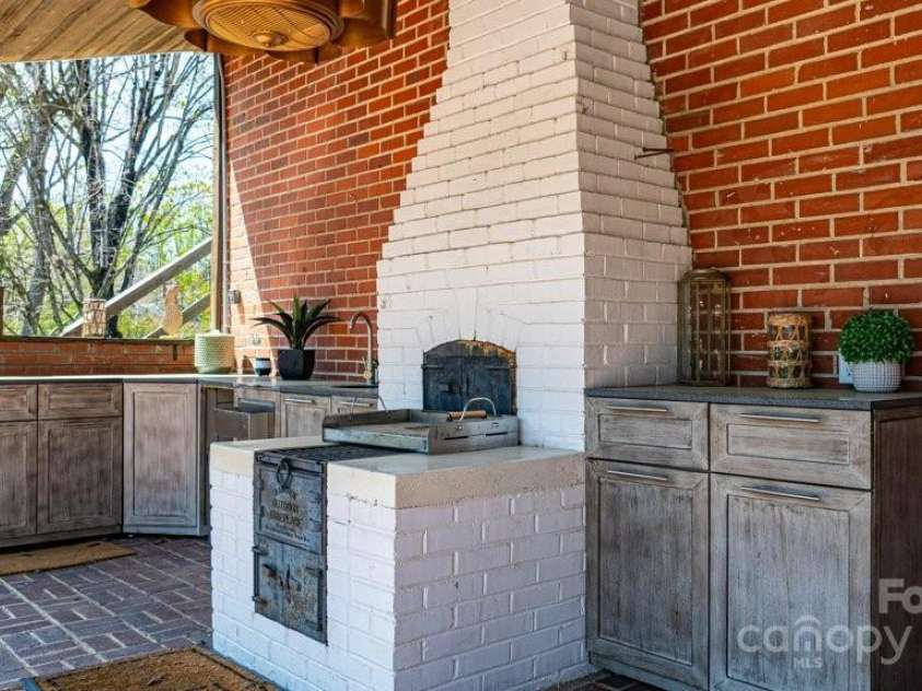 300 Morgan Street, Marion, NC 28752.  MLS# CAR4306863, YatesRealty ID 563. 