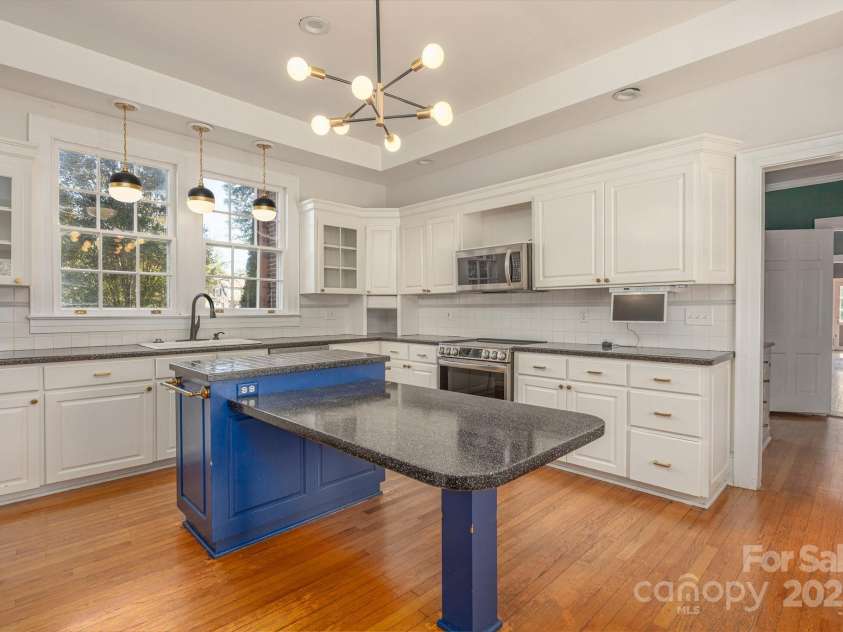 300 Morgan Street, Marion, NC 28752.  MLS# CAR4306863, YatesRealty ID 563. 