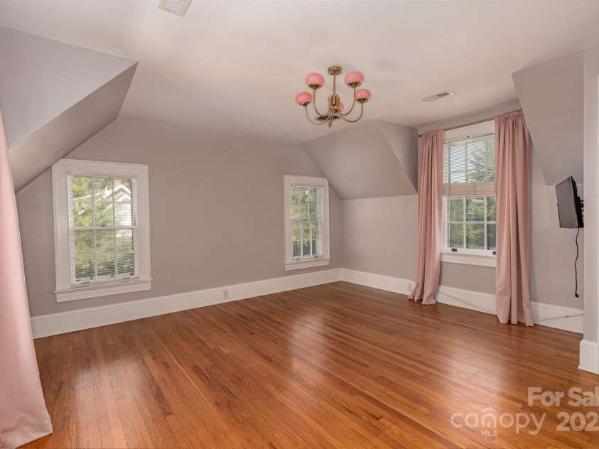 300 Morgan Street, Marion, NC 28752.  MLS# CAR4306863, YatesRealty ID 563. 