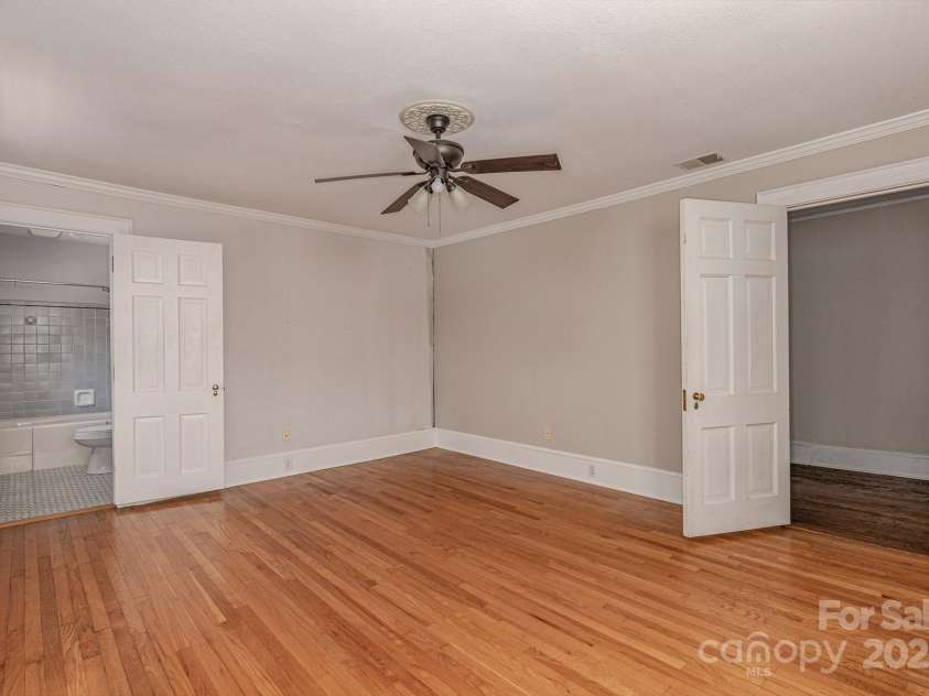 300 Morgan Street, Marion, NC 28752.  MLS# CAR4306863, YatesRealty ID 563. 