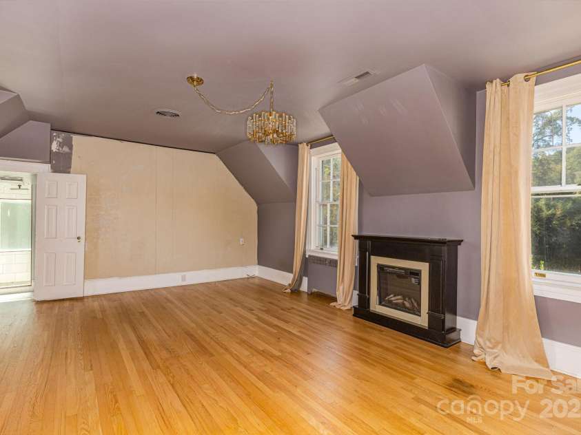 300 Morgan Street, Marion, NC 28752.  MLS# CAR4306863, YatesRealty ID 563. 