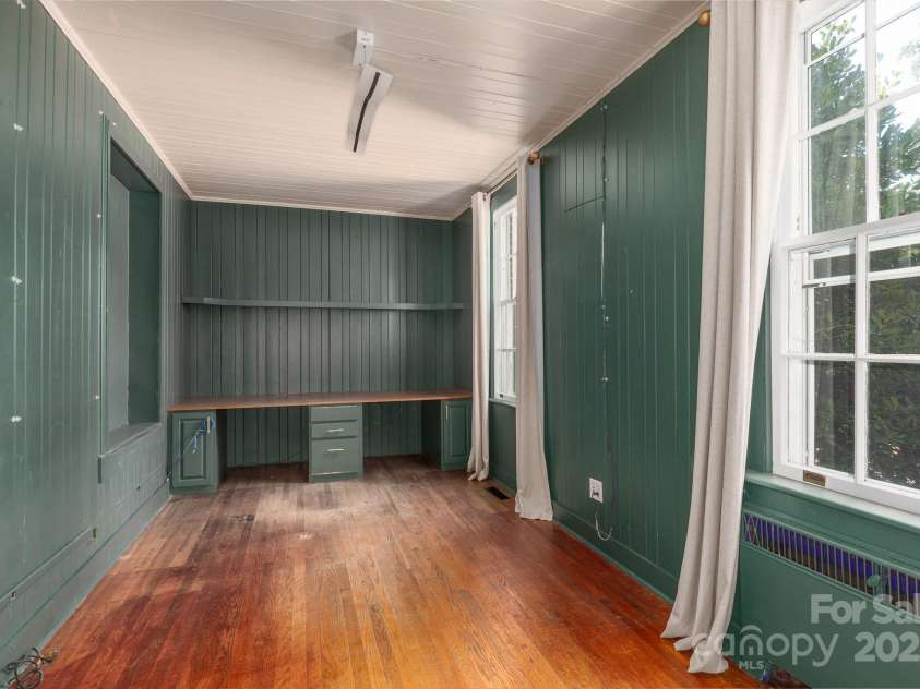 300 Morgan Street, Marion, NC 28752.  MLS# CAR4306863, YatesRealty ID 563. 