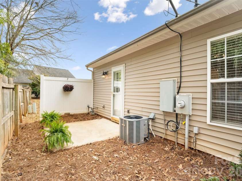 2139 Pavillion Court, Rock Hill, SC 29732.  MLS# CAR4354127, YatesRealty ID 5630. 