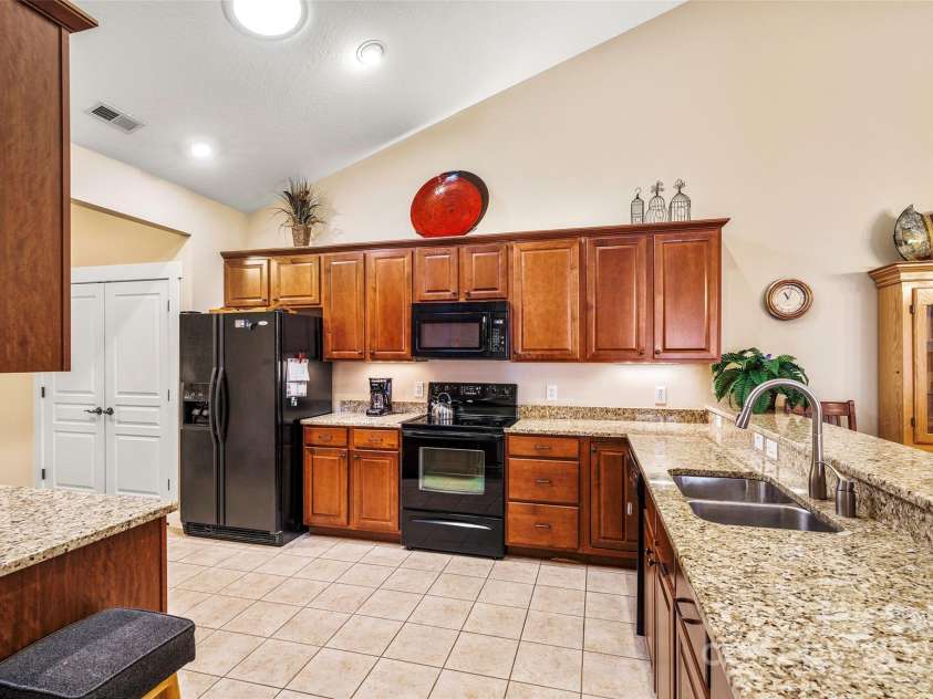 39 Westfield Way, Candler, NC 28715.  MLS# CAR4218073, YatesRealty ID 5630. 