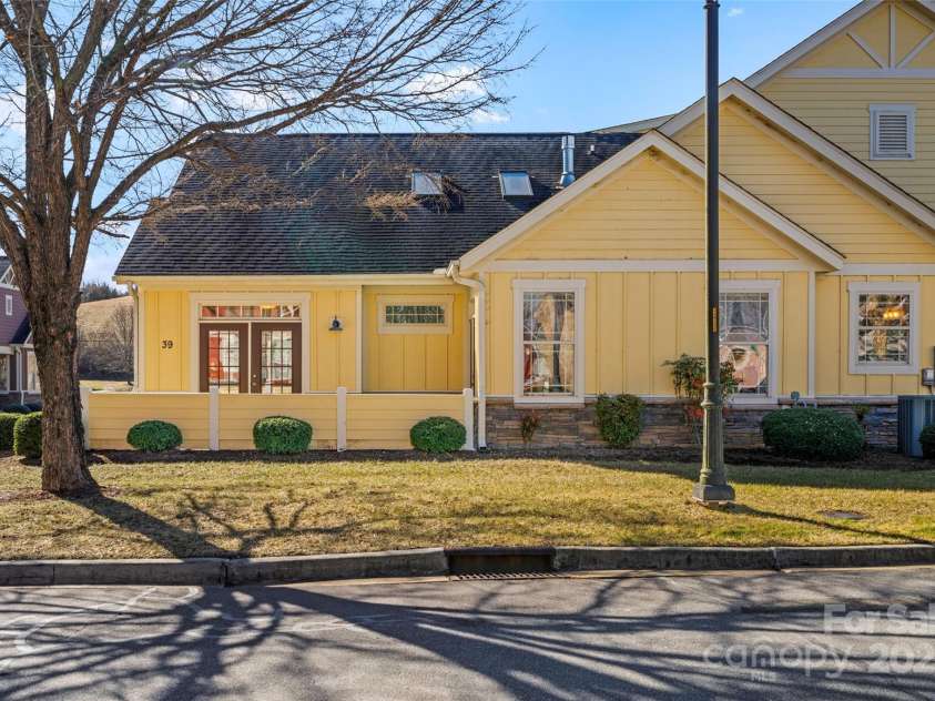 39 Westfield Way, Candler, NC 28715.  MLS# CAR4218073, YatesRealty ID 5630. 