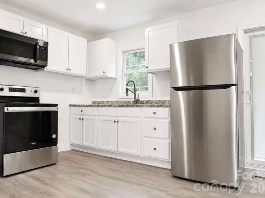2108 Brantley Road, Kannapolis, NC 28083.  MLS# CAR4432530, YatesRealty ID 56300. Kitchen