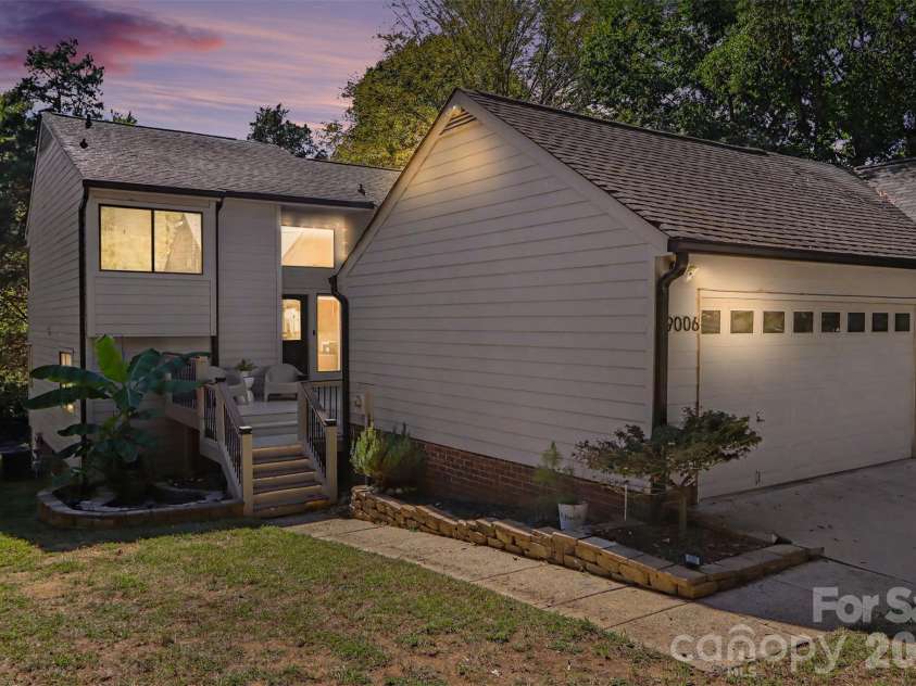 9006 St Croix Lane, Charlotte, NC 28277.  MLS# CAR4433783, YatesRealty ID 56301. 