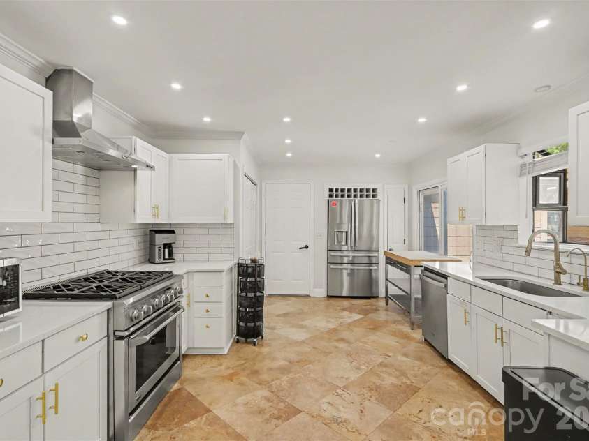 9006 St Croix Lane, Charlotte, NC 28277.  MLS# CAR4433783, YatesRealty ID 56301. 
