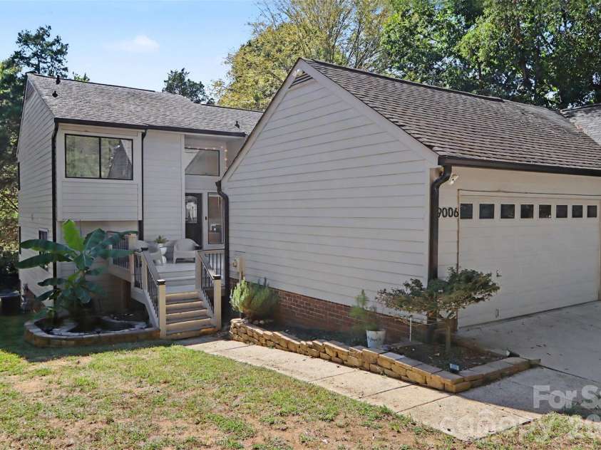 9006 St Croix Lane, Charlotte, NC 28277.  MLS# CAR4433783, YatesRealty ID 56301. 