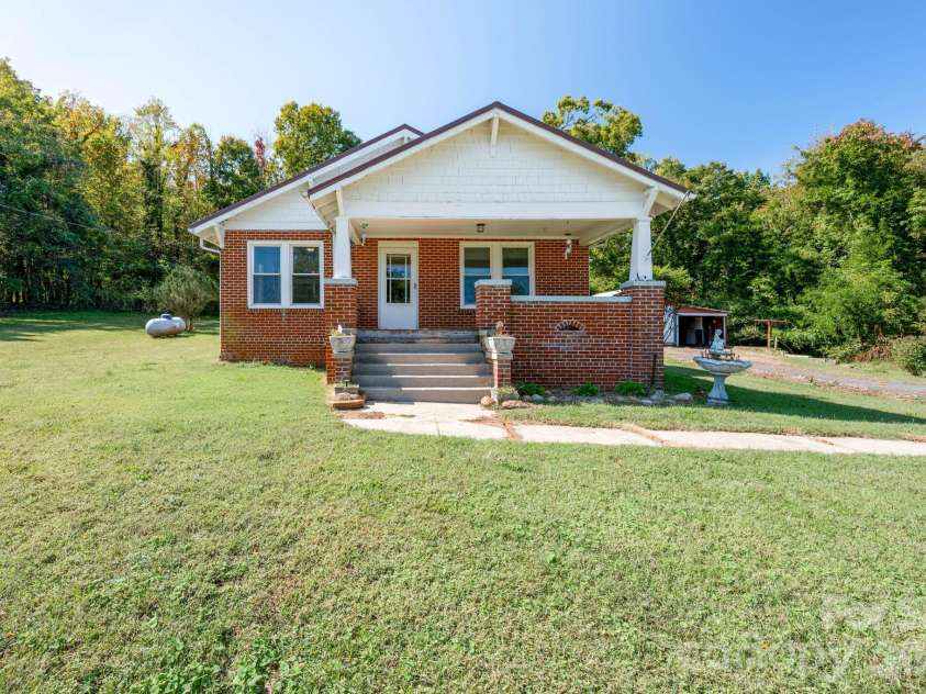 2401 NC 181 Highway, Morganton, NC 28655.  MLS# CAR4433694, YatesRealty ID 56304. 