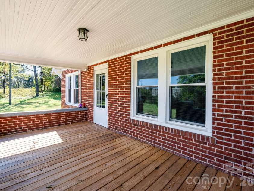 2401 NC 181 Highway, Morganton, NC 28655.  MLS# CAR4433694, YatesRealty ID 56304. 