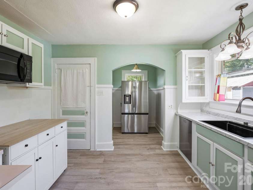 2401 NC 181 Highway, Morganton, NC 28655.  MLS# CAR4433694, YatesRealty ID 56304. 