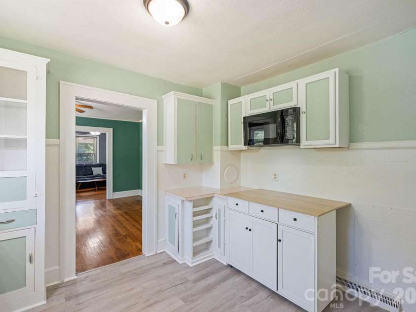 2401 NC 181 Highway, Morganton, NC 28655.  MLS# CAR4433694, YatesRealty ID 56304. 