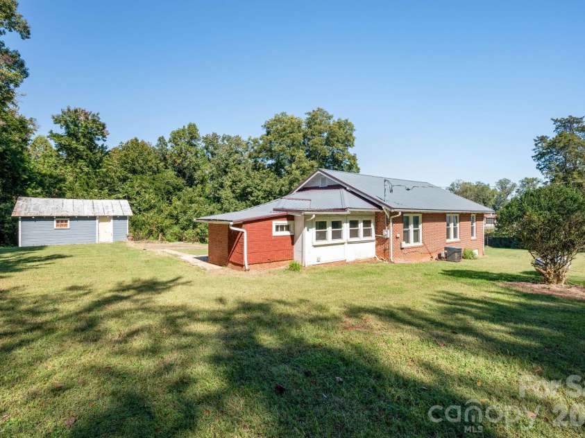 2401 NC 181 Highway, Morganton, NC 28655.  MLS# CAR4433694, YatesRealty ID 56304. 