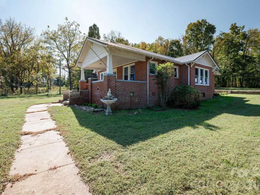2401 NC 181 Highway, Morganton, NC 28655.  MLS# CAR4433694, YatesRealty ID 56304. 