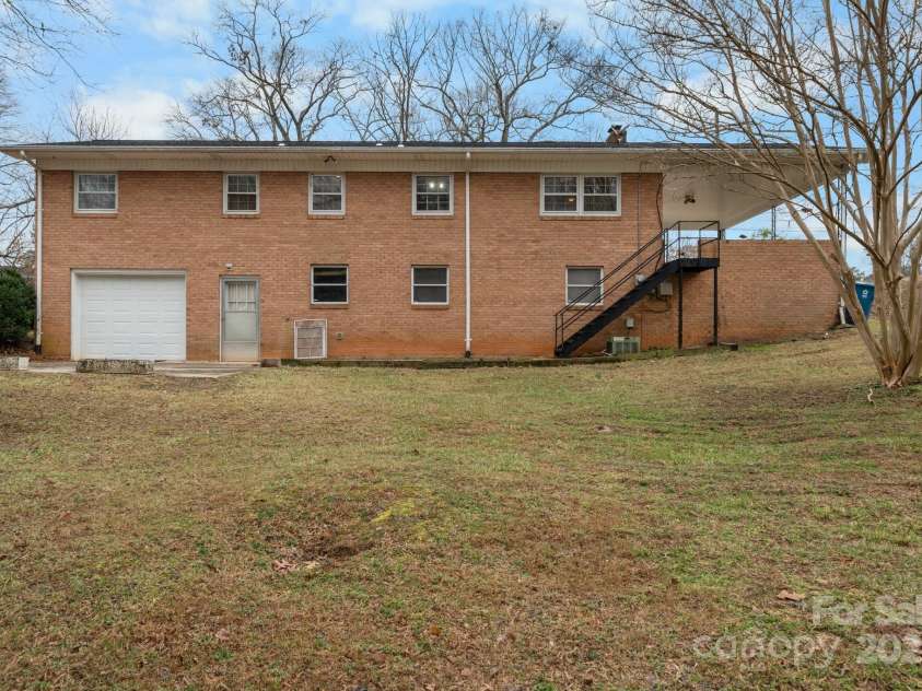 925 37th Street, Hickory, NC 28602.  MLS# CAR4213731, YatesRealty ID 5631. 