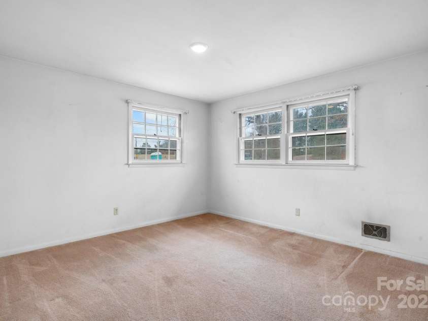 925 37th Street, Hickory, NC 28602.  MLS# CAR4213731, YatesRealty ID 5631. 