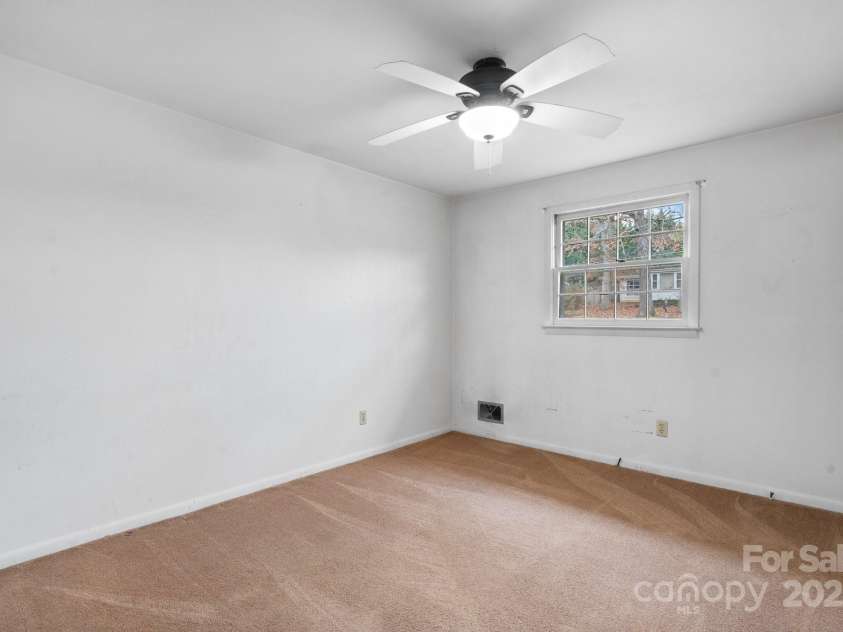 925 37th Street, Hickory, NC 28602.  MLS# CAR4213731, YatesRealty ID 5631. 