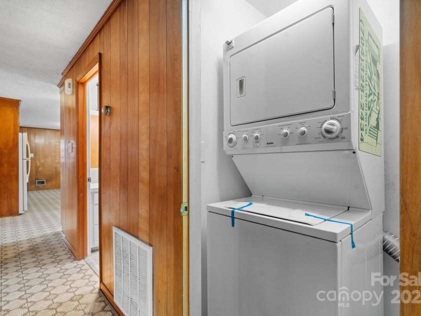 925 37th Street, Hickory, NC 28602.  MLS# CAR4213731, YatesRealty ID 5631. 