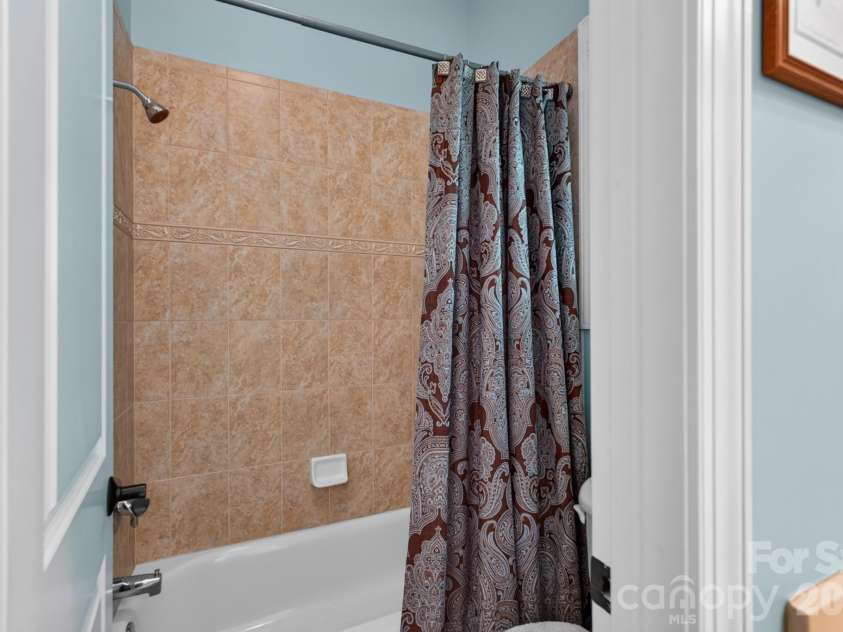 1475 Floral Road, Rock Hill, SC 29732.  MLS# CAR4430098, YatesRealty ID 56315. Jack-and-Jill Bath