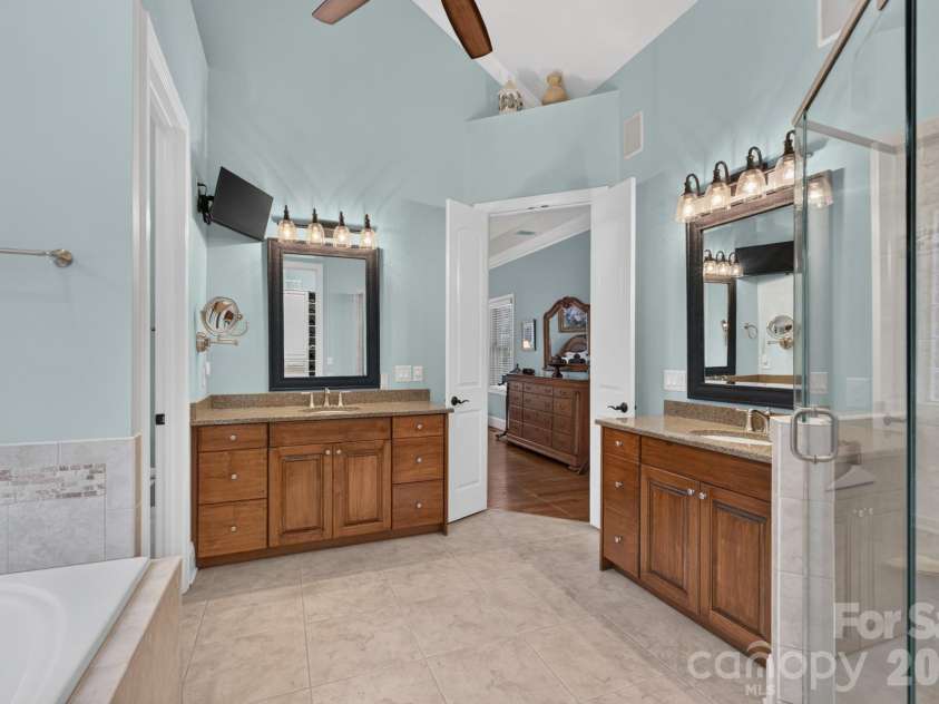 1475 Floral Road, Rock Hill, SC 29732.  MLS# CAR4430098, YatesRealty ID 56315. Primary Bath